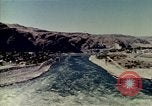Standbild Vergleich der Wasserkraft und Kohle und Atomkraft Produktion United States USA, 1967, aus Sekunde 40 historischem Filmmaterial Videoclip 65675041723