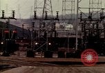 Standbild Vergleich der Wasserkraft und Kohle und Atomkraft Produktion United States USA, 1967, aus Sekunde 45 historischem Filmmaterial Videoclip 65675041723