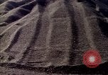 Standbild Vergleich der Wasserkraft und Kohle und Atomkraft Produktion United States USA, 1967, aus Sekunde 58 historischem Filmmaterial Videoclip 65675041723