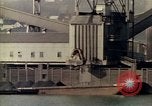 Standbild Vergleich der Wasserkraft und Kohle und Atomkraft Produktion United States USA, 1967, aus Sekunde 61 historischem Filmmaterial Videoclip 65675041723