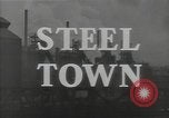 Standbild downtown Ansichten und Hochofen Betrieb Youngstown Ohio USA, 1944, aus Sekunde 17 historischem Filmmaterial Videoclip 65675041736