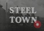 Standbild downtown Ansichten und Hochofen Betrieb Youngstown Ohio USA, 1944, aus Sekunde 18 historischem Filmmaterial Videoclip 65675041736