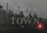 Standbild downtown Ansichten und Hochofen Betrieb Youngstown Ohio USA, 1944, aus Sekunde 22 historischem Filmmaterial Videoclip 65675041736