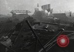 Standbild downtown Ansichten und Hochofen Betrieb Youngstown Ohio USA, 1944, aus Sekunde 29 historischem Filmmaterial Videoclip 65675041736