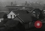 Standbild downtown Ansichten und Hochofen Betrieb Youngstown Ohio USA, 1944, aus Sekunde 35 historischem Filmmaterial Videoclip 65675041736