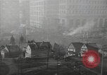 Standbild downtown Ansichten und Hochofen Betrieb Youngstown Ohio USA, 1944, aus Sekunde 43 historischem Filmmaterial Videoclip 65675041736