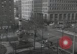 Standbild downtown Ansichten und Hochofen Betrieb Youngstown Ohio USA, 1944, aus Sekunde 45 historischem Filmmaterial Videoclip 65675041736