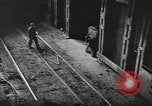Standbild Stahlproduktion und Kinder in der High School Youngstown Ohio USA, 1944, aus Sekunde 6 historischem Filmmaterial Videoclip 65675041737