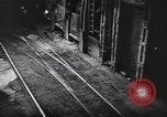 Standbild Stahlproduktion und Kinder in der High School Youngstown Ohio USA, 1944, aus Sekunde 10 historischem Filmmaterial Videoclip 65675041737