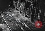 Standbild Stahlproduktion und Kinder in der High School Youngstown Ohio USA, 1944, aus Sekunde 12 historischem Filmmaterial Videoclip 65675041737
