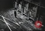 Standbild Stahlproduktion und Kinder in der High School Youngstown Ohio USA, 1944, aus Sekunde 14 historischem Filmmaterial Videoclip 65675041737