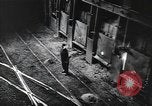 Standbild Stahlproduktion und Kinder in der High School Youngstown Ohio USA, 1944, aus Sekunde 15 historischem Filmmaterial Videoclip 65675041737