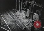 Standbild Stahlproduktion und Kinder in der High School Youngstown Ohio USA, 1944, aus Sekunde 17 historischem Filmmaterial Videoclip 65675041737