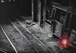 Standbild Stahlproduktion und Kinder in der High School Youngstown Ohio USA, 1944, aus Sekunde 18 historischem Filmmaterial Videoclip 65675041737