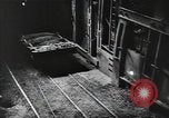 Standbild Stahlproduktion und Kinder in der High School Youngstown Ohio USA, 1944, aus Sekunde 31 historischem Filmmaterial Videoclip 65675041737