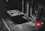 Standbild Stahlproduktion und Kinder in der High School Youngstown Ohio USA, 1944, aus Sekunde 32 historischem Filmmaterial Videoclip 65675041737