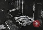 Standbild Stahlproduktion und Kinder in der High School Youngstown Ohio USA, 1944, aus Sekunde 34 historischem Filmmaterial Videoclip 65675041737