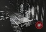 Standbild Stahlproduktion und Kinder in der High School Youngstown Ohio USA, 1944, aus Sekunde 37 historischem Filmmaterial Videoclip 65675041737