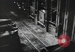 Standbild Stahlproduktion und Kinder in der High School Youngstown Ohio USA, 1944, aus Sekunde 38 historischem Filmmaterial Videoclip 65675041737