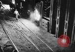 Standbild Stahlproduktion und Kinder in der High School Youngstown Ohio USA, 1944, aus Sekunde 50 historischem Filmmaterial Videoclip 65675041737
