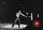 Standbild Stahlproduktion und Kinder in der High School Youngstown Ohio USA, 1944, aus Sekunde 55 historischem Filmmaterial Videoclip 65675041737