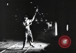 Standbild Stahlproduktion und Kinder in der High School Youngstown Ohio USA, 1944, aus Sekunde 60 historischem Filmmaterial Videoclip 65675041737