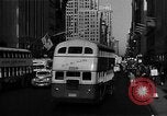 Standbild voll Fifth Avenue New York New York City USA, 1946, aus Sekunde 14 historischem Filmmaterial Videoclip 65675041739