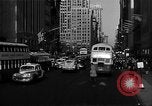 Standbild voll Fifth Avenue New York New York City USA, 1946, aus Sekunde 17 historischem Filmmaterial Videoclip 65675041739