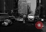 Standbild voll Fifth Avenue New York New York City USA, 1946, aus Sekunde 18 historischem Filmmaterial Videoclip 65675041739