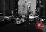 Standbild voll Fifth Avenue New York New York City USA, 1946, aus Sekunde 21 historischem Filmmaterial Videoclip 65675041739
