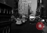 Standbild voll Fifth Avenue New York New York City USA, 1946, aus Sekunde 22 historischem Filmmaterial Videoclip 65675041739