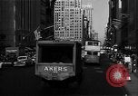 Standbild voll Fifth Avenue New York New York City USA, 1946, aus Sekunde 29 historischem Filmmaterial Videoclip 65675041739