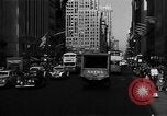 Standbild voll Fifth Avenue New York New York City USA, 1946, aus Sekunde 31 historischem Filmmaterial Videoclip 65675041739
