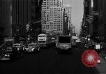 Standbild voll Fifth Avenue New York New York City USA, 1946, aus Sekunde 32 historischem Filmmaterial Videoclip 65675041739