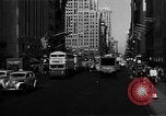 Standbild voll Fifth Avenue New York New York City USA, 1946, aus Sekunde 34 historischem Filmmaterial Videoclip 65675041739