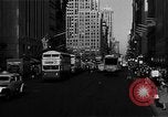 Standbild voll Fifth Avenue New York New York City USA, 1946, aus Sekunde 35 historischem Filmmaterial Videoclip 65675041739