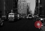 Standbild voll Fifth Avenue New York New York City USA, 1946, aus Sekunde 36 historischem Filmmaterial Videoclip 65675041739