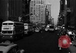 Standbild voll Fifth Avenue New York New York City USA, 1946, aus Sekunde 38 historischem Filmmaterial Videoclip 65675041739