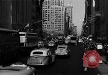 Standbild voll Fifth Avenue New York New York City USA, 1946, aus Sekunde 41 historischem Filmmaterial Videoclip 65675041739