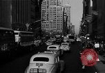 Standbild voll Fifth Avenue New York New York City USA, 1946, aus Sekunde 42 historischem Filmmaterial Videoclip 65675041739