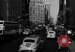 Standbild voll Fifth Avenue New York New York City USA, 1946, aus Sekunde 45 historischem Filmmaterial Videoclip 65675041739