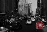 Standbild voll Fifth Avenue New York New York City USA, 1946, aus Sekunde 48 historischem Filmmaterial Videoclip 65675041739