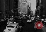 Standbild voll Fifth Avenue New York New York City USA, 1946, aus Sekunde 49 historischem Filmmaterial Videoclip 65675041739