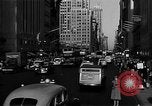 Standbild voll Fifth Avenue New York New York City USA, 1946, aus Sekunde 54 historischem Filmmaterial Videoclip 65675041739