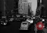 Standbild voll Fifth Avenue New York New York City USA, 1946, aus Sekunde 56 historischem Filmmaterial Videoclip 65675041739