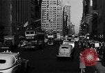 Standbild voll Fifth Avenue New York New York City USA, 1946, aus Sekunde 58 historischem Filmmaterial Videoclip 65675041739