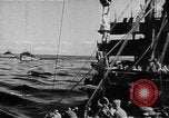 Standbild United States Coast Guard Transporte führen amphibischen Kräfte Guadalcanal Salomonen, 1942, aus Sekunde 14 historischem Filmmaterial Videoclip 65675041744