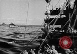Standbild United States Coast Guard Transporte führen amphibischen Kräfte Guadalcanal Salomonen, 1942, aus Sekunde 15 historischem Filmmaterial Videoclip 65675041744
