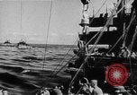 Standbild United States Coast Guard Transporte führen amphibischen Kräfte Guadalcanal Salomonen, 1942, aus Sekunde 16 historischem Filmmaterial Videoclip 65675041744