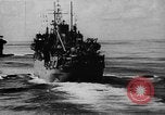 Standbild United States Coast Guard Transporte führen amphibischen Kräfte Guadalcanal Salomonen, 1942, aus Sekunde 19 historischem Filmmaterial Videoclip 65675041744
